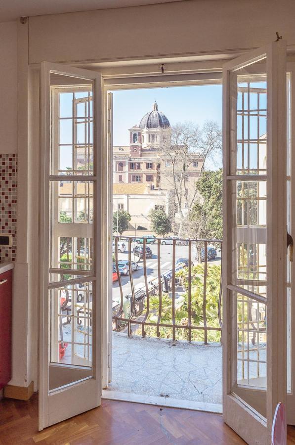 Appartamento Gaudi ลิโด ดิ ออสเตีย ภายนอก รูปภาพ